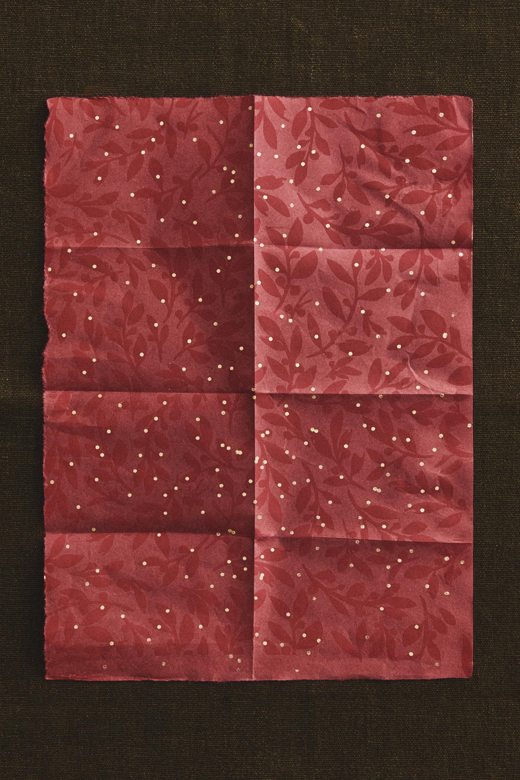 CHRISTMAS HOLLY LEAF WRAPPING PAPER